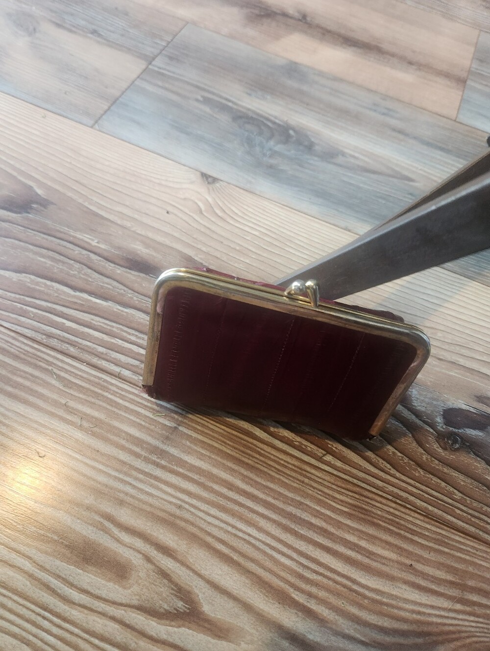 Lee Sands Vintage Kiss-Lock Coin Purse in Deep Burgundy